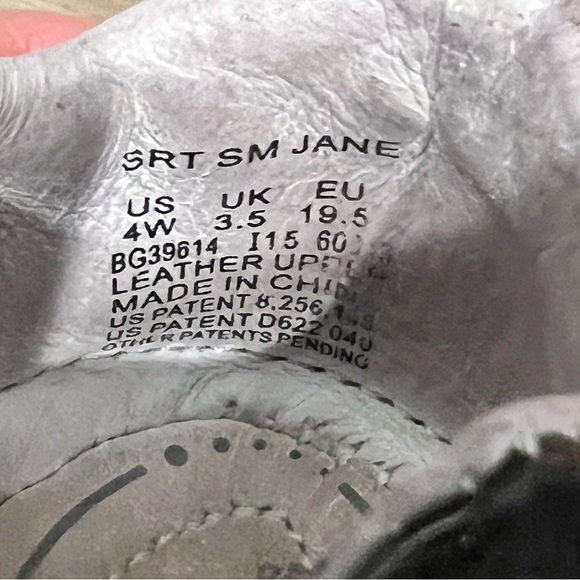 Stride Rite, black leather shoes with rubber soles, size 4w - Picture 4 of 4